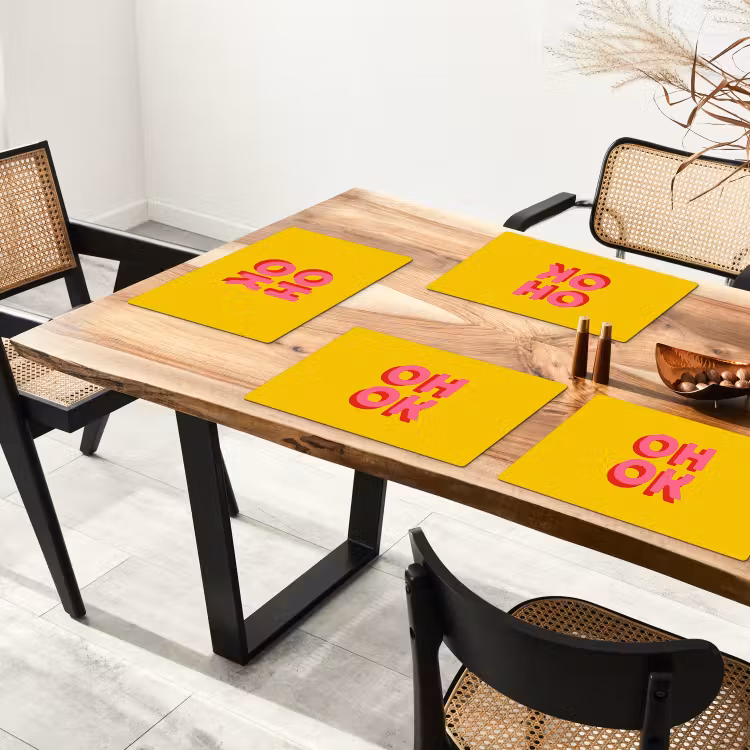 Oh ok - 3D - Geel - Roze Placemat vinyl groot -zzsfeer4_Kitchenyeah-website