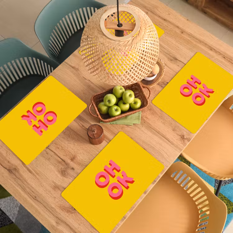 Oh ok - 3D - Geel - Roze Placemat vinyl groot -zzsfeer5_Kitchenyeah-website