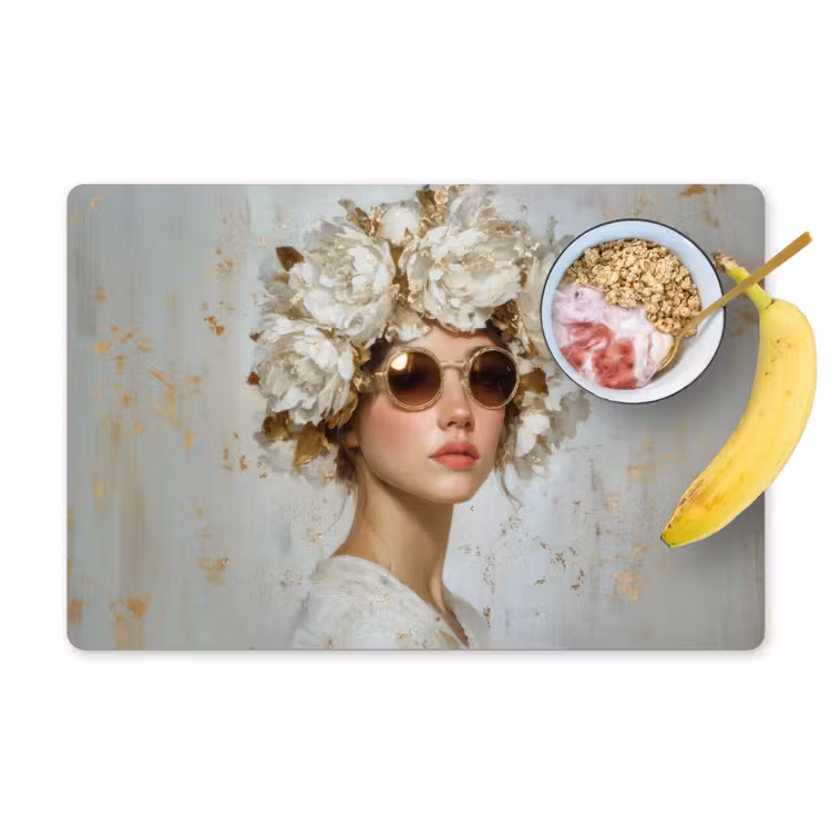 Schilderij - Vrouw - Zonnebril - Bloemenkrans Placemat vinyl groot -zzzproduct_Kitchenyeah-website
