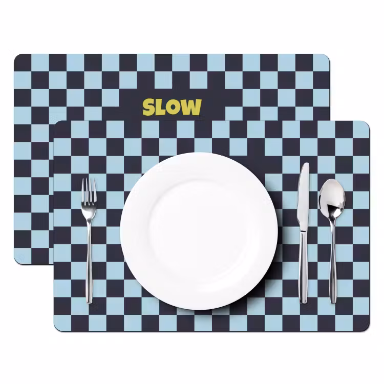 Patroon - Geblok - Blauw - Slow down you're doing fine Placemat vinyl groot -zzsfeer2_Kitchenyeah-website
