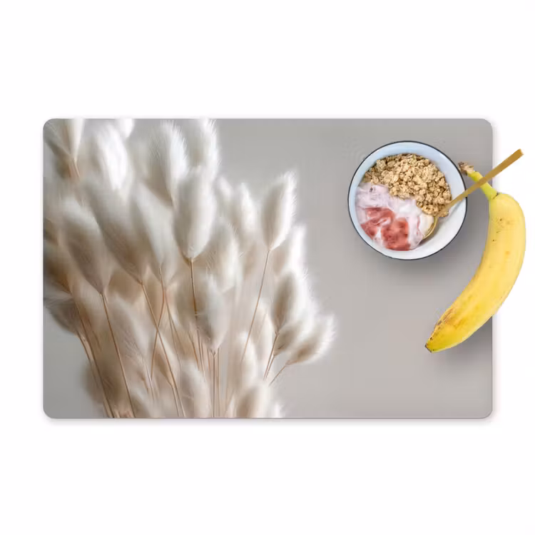 Pluimen - Beige - Minimalistisch Placemat vinyl groot -zzzproduct_Kitchenyeah-website