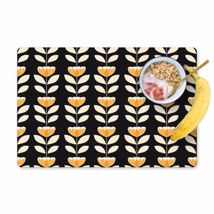 Retro - Bloem - Zwart - Okergeel Placemat vinyl groot 368 -zzzproduct_Kitchenyeah-website
