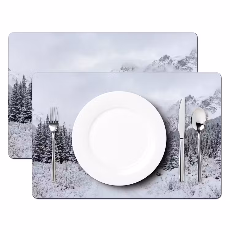 Weg - Bergen - Sneeuw - Naaldbos - Avontuurlijk Placemat vinyl groot -zzsfeer2_Kitchenyeah-website