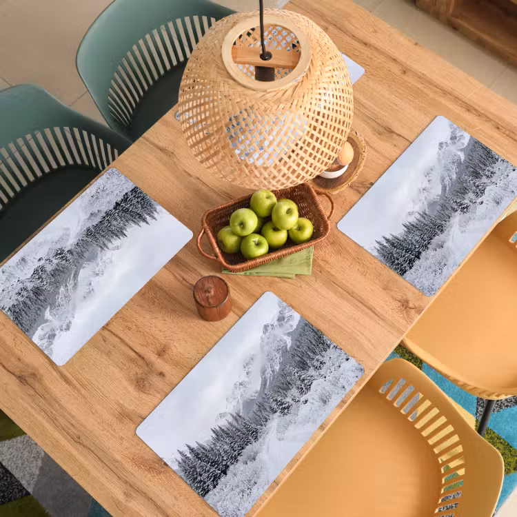 Weg - Bergen - Sneeuw - Naaldbos - Avontuurlijk Placemat vinyl groot -zzsfeer5_Kitchenyeah-website