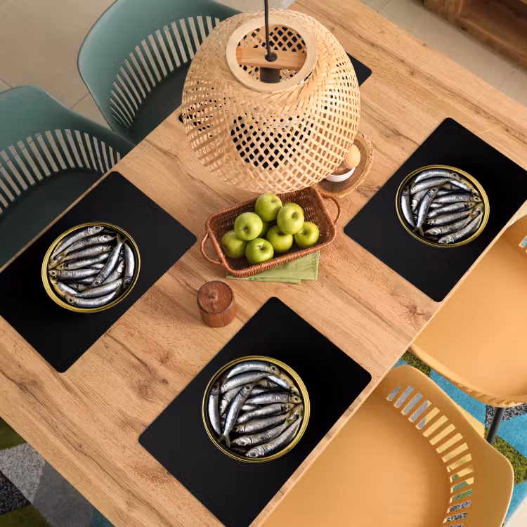 Sardines - Vissen - Rond - Zwart Placemat vinyl groot -zzsfeer5_Kitchenyeah-website