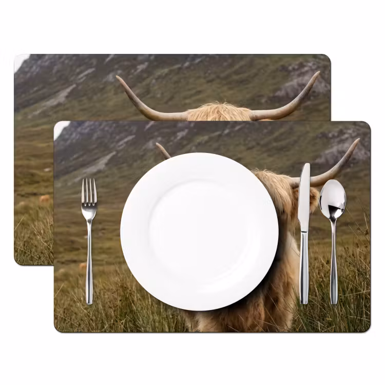 Schotse hooglander - Bergen - Grasveld Placemat vinyl groot -zzsfeer2_Kitchenyeah-website