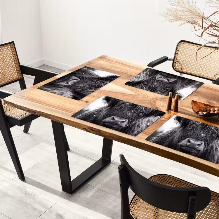 Schotse hooglander - Zwart - Wit - Sneeuwvlokken Placemat vinyl groot -zzsfeer4_Kitchenyeah-website