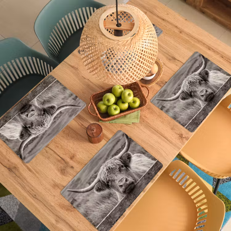Schotse hooglander - Zwart - Wit - Hout Placemat vinyl groot -zzsfeer5_Kitchenyeah-website