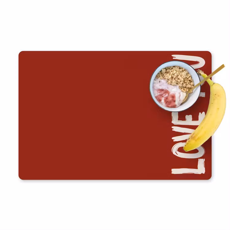 Schuin - Loveyou - Rood Placemat vinyl groot -zzzproduct_Kitchenyeah-website