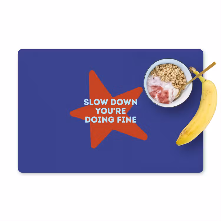 Slow down you're doing fine - Ster - Blauw Placemat vinyl groot -zzzproduct_Kitchenyeah-website