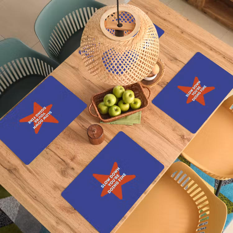 Slow down you're doing fine - Ster - Blauw Placemat vinyl groot -zzsfeer5_Kitchenyeah-website