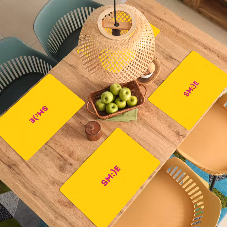 Smile - Roze - Geel Placemat vinyl groot -zzsfeer5_Kitchenyeah-website
