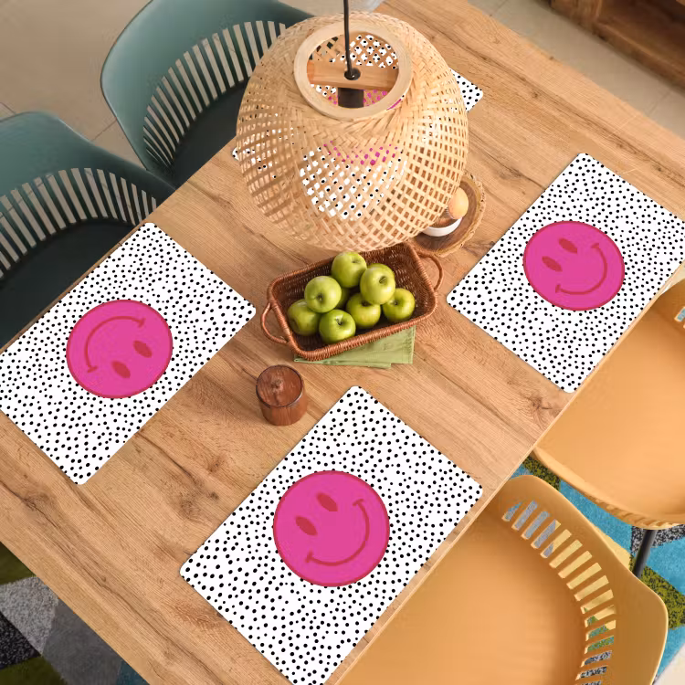 Smiley - Roze - Stippen Placemat vinyl groot -zzsfeer5_Kitchenyeah-website