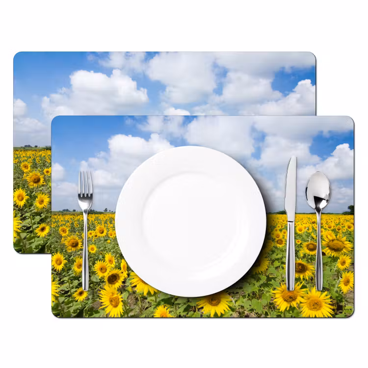 Zonnebloemen - Bloemen - Wolken - Natuur - Geel - Landschap Placemat vinyl groot -zzsfeer2_Kitchenyeah-website