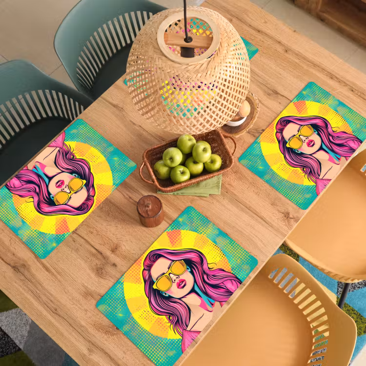 Zonnebril - Vrouw - Zonnig - Geel Placemat vinyl groot -zzsfeer5_Kitchenyeah-website
