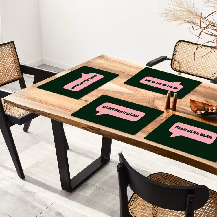 Tekstwolk - BLAH BLAH BLAH - Roze Placemat vinyl groot -zzsfeer4_Kitchenyeah-website