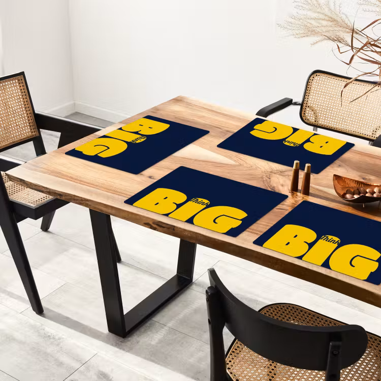 Think big - Blauw - Geel Placemat vinyl groot -zzsfeer4_Kitchenyeah-website