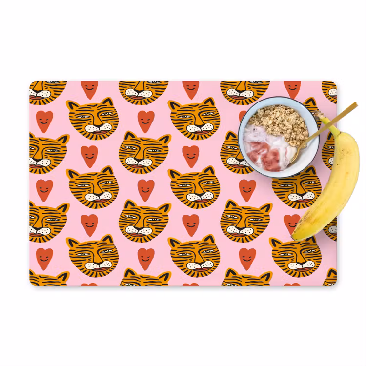 Tijgerkoppen - Hartjes - Roze - Rood Placemat vinyl groot 368 -zzzproduct_Kitchenyeah-website