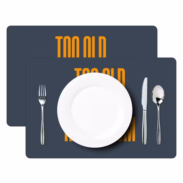 Too old for heidi klum - Geel - Blauw Placemat vinyl groot -zzsfeer2_Kitchenyeah-website