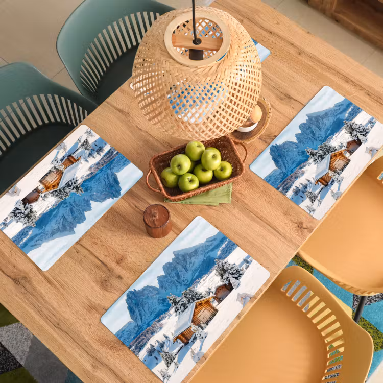 Winter - Huisje - Bergen - Uitzicht - Sneeuw Placemat vinyl groot -zzsfeer5_Kitchenyeah-website