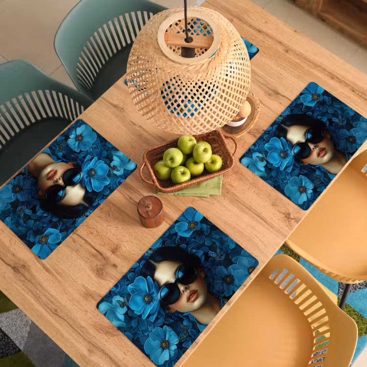 Vrouw - Bloemen - Blauw - Aesthetic - Luxe Placemat vinyl groot -zzsfeer5_Kitchenyeah-website