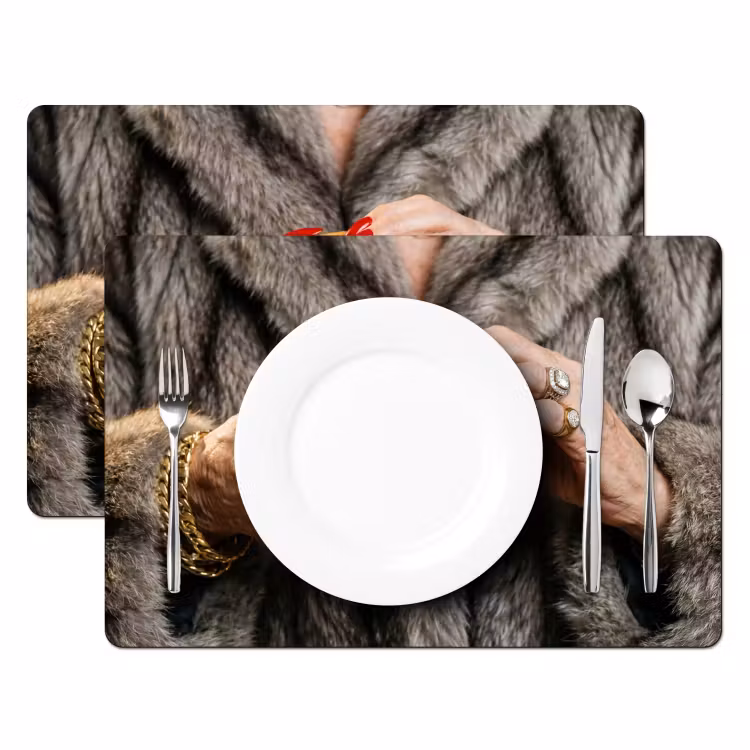 Vrouw - Hamburger - Bontjas Placemat vinyl groot -zzsfeer2_Kitchenyeah-website