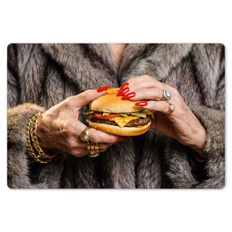 Vrouw - Hamburger - Bontjas Placemat vinyl groot -zzsfeer1_Kitchenyeah-website