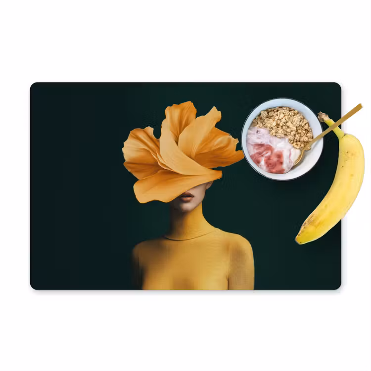 Vrouw - Hoed - Geel Placemat vinyl groot -zzzproduct_Kitchenyeah-website