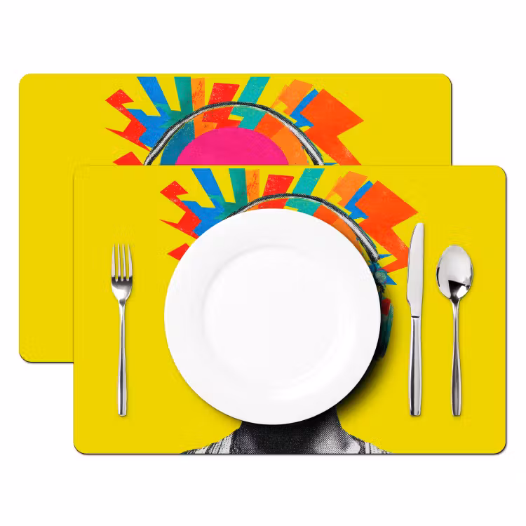 Vrouw - Koptelefoon - Geel Placemat vinyl groot -zzsfeer2_Kitchenyeah-website