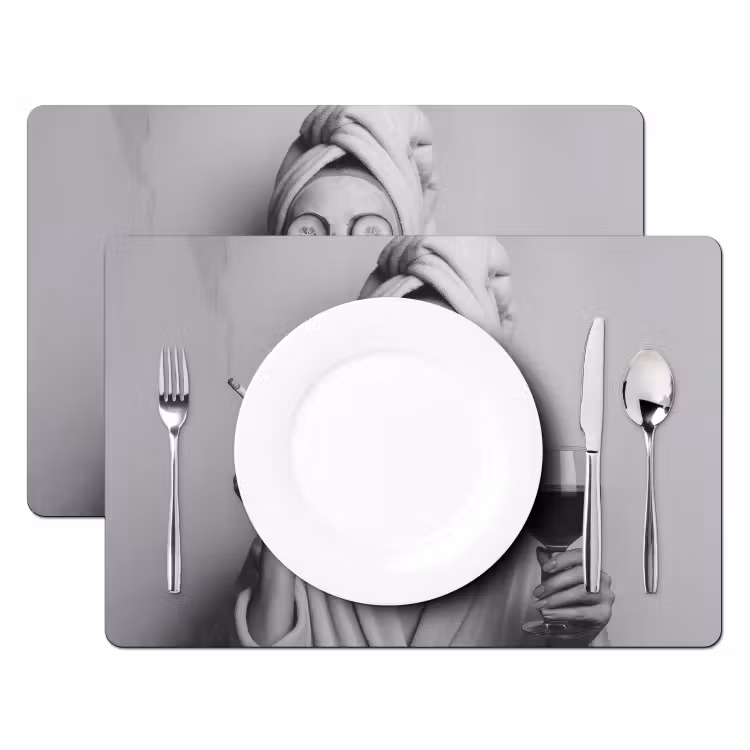Vrouw - Masker - Wijn - Sigaret Placemat vinyl groot -zzsfeer2_Kitchenyeah-website
