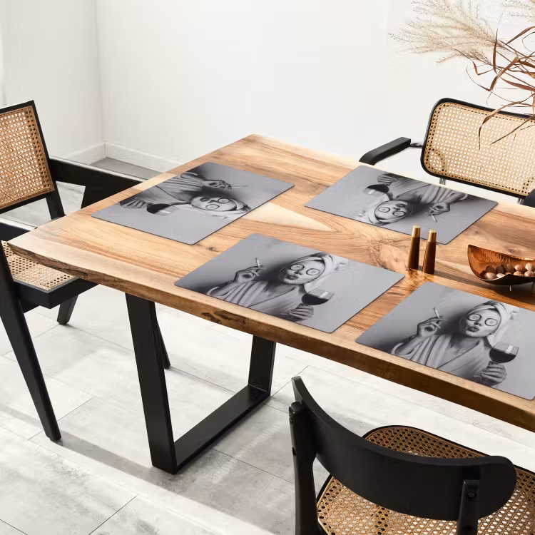 Vrouw - Masker - Wijn - Sigaret Placemat vinyl groot -zzsfeer4_Kitchenyeah-website