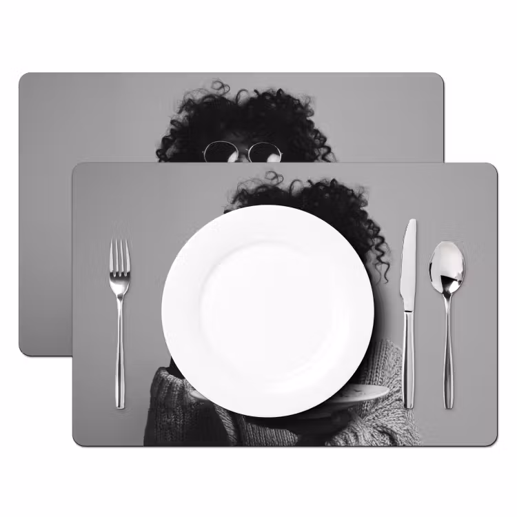 Vrouw - Pasta - Zwart - Wit Placemat vinyl groot -zzsfeer2_Kitchenyeah-website