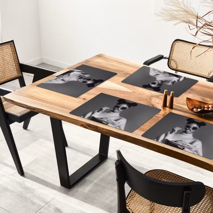 Vrouw - Pasta - Zonnebril Placemat vinyl groot -zzsfeer4_Kitchenyeah-website