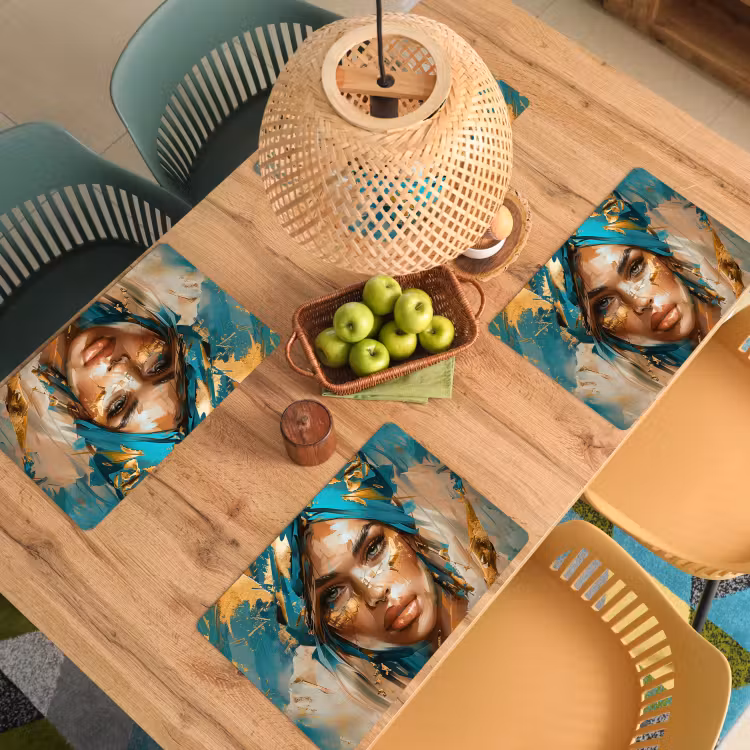 Vrouw - Portret - Goud - Luxe - Blauw Placemat vinyl groot -zzsfeer5_Kitchenyeah-website