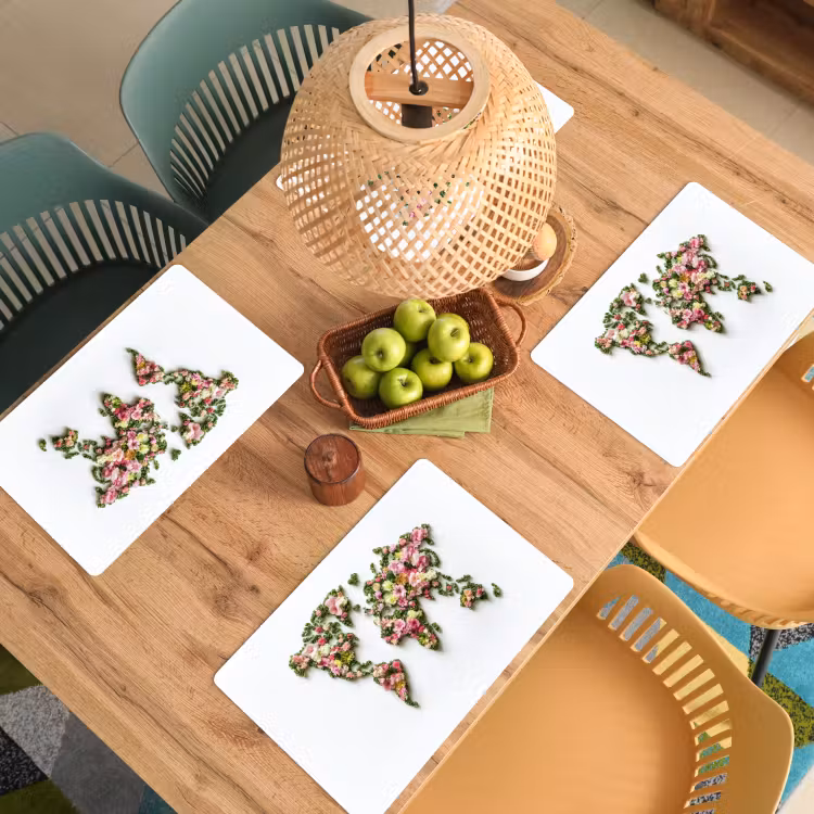 Wereldkaart - Kleurrijk - Bloemen - Lente Placemat vinyl groot -zzsfeer5_Kitchenyeah-website