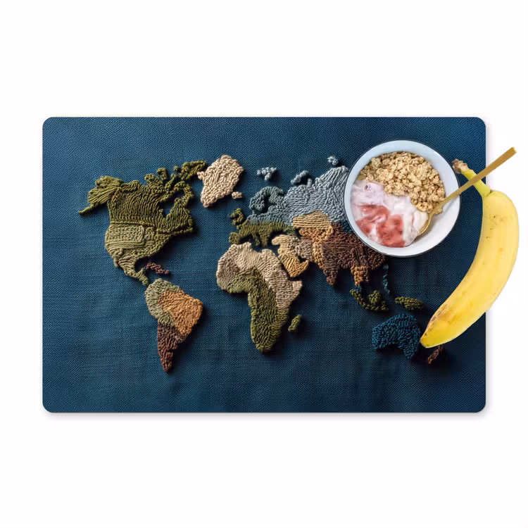 Wereldkaart - Geborduurd - Verschillende tinten Placemat vinyl groot -zzzproduct_Kitchenyeah-website