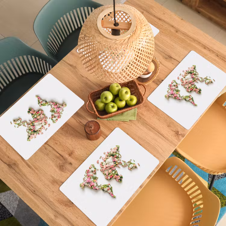 Wereldkaart - Bloemen - Subtiel Placemat vinyl groot -zzsfeer5_Kitchenyeah-website
