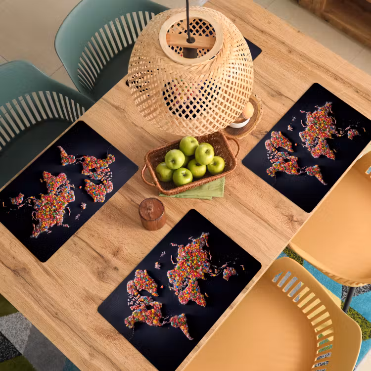 Wereldkaart - Snoepjes - Felle kleuren Placemat vinyl groot -zzsfeer5_Kitchenyeah-website