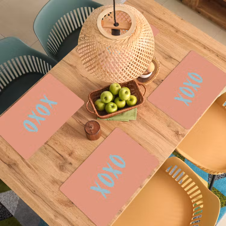 XOXO - Blauw - Perzikkleur Placemat vinyl groot -zzsfeer5_Kitchenyeah-website