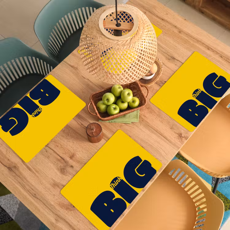 Geel - Think big - Grafisch Placemat vinyl groot -zzsfeer5_Kitchenyeah-website