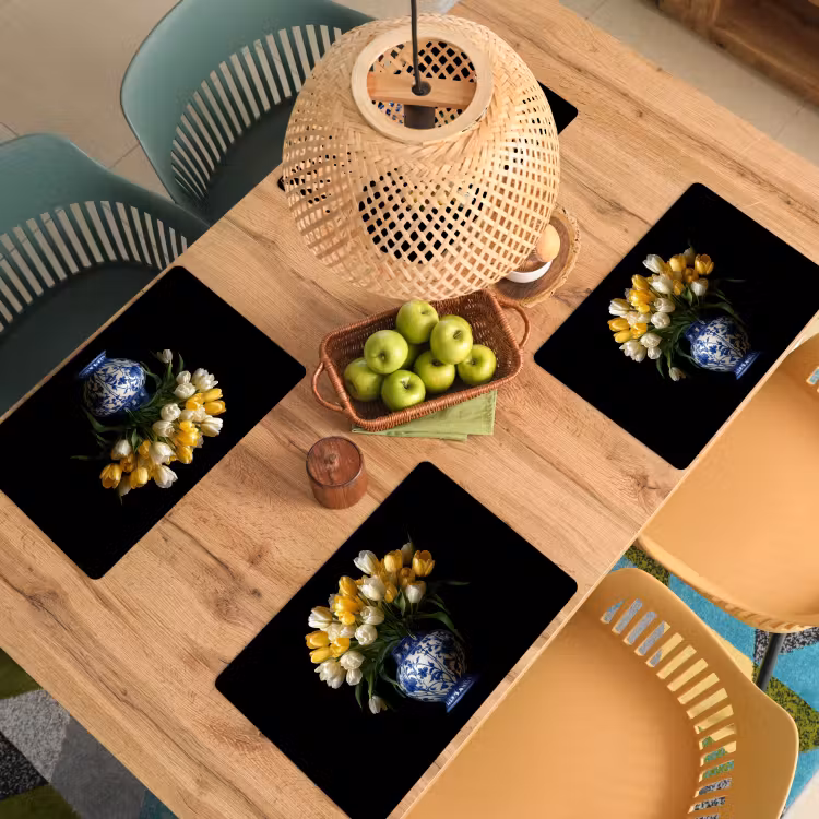 Geel - Tulpen - Vaas - Bloemen Placemat vinyl groot -zzsfeer5_Kitchenyeah-website