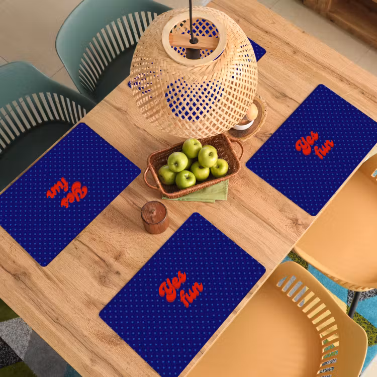 Yes fun - Rood - Blauw - Stippen Placemat vinyl groot -zzsfeer5_Kitchenyeah-website