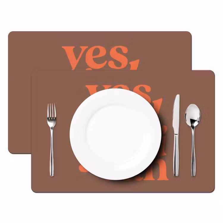 Yes girl you can - Oranje - Bruin Placemat vinyl groot -zzsfeer2_Kitchenyeah-website