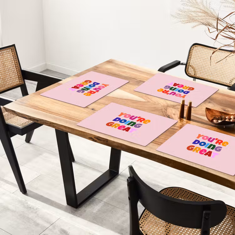 You're doing great - Roze - Kleurrijk Placemat vinyl groot -zzsfeer4_Kitchenyeah-website