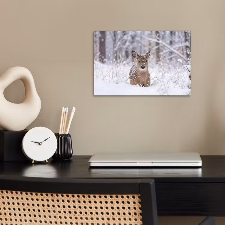 Hert - Sneeuw - Bos - Dieren - Vertederend poster papier klein -sfeer1