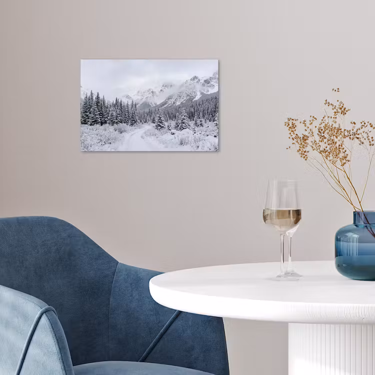 Weg - Bergen - Sneeuw - Naaldbos - Avontuurlijk poster papier klein -sfeer3