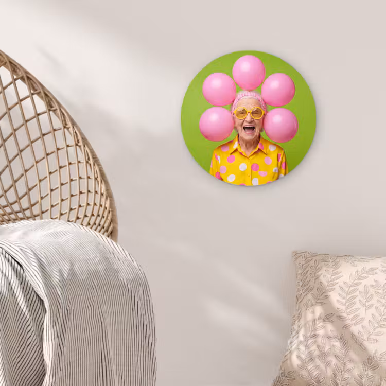 Mens - Ballonnen - Feest - Kleurrijk - Roze Wandcirkel kunststof plaat 5mm dik klein -sfeer5