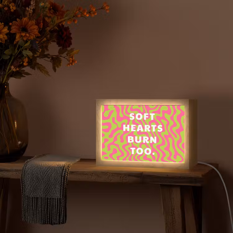 Abstract - Quote - Centraal - Roze Light Box met kabel (Tafellamp) klein -sfeer4