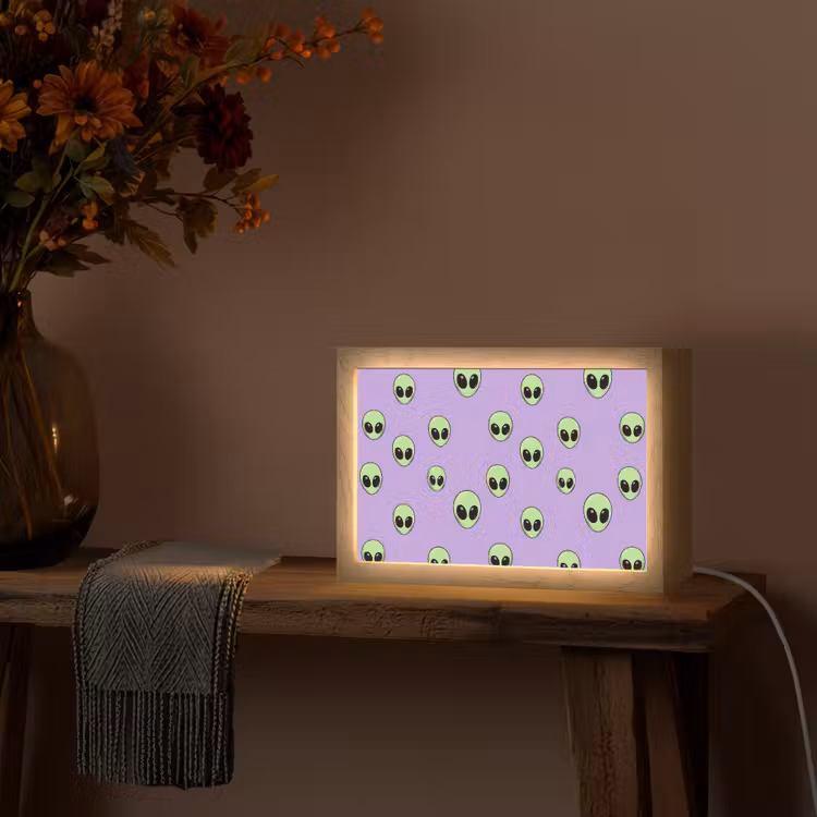 Alien - Retro - Lila Light Box met kabel (Tafellamp) klein 924 -sfeer4