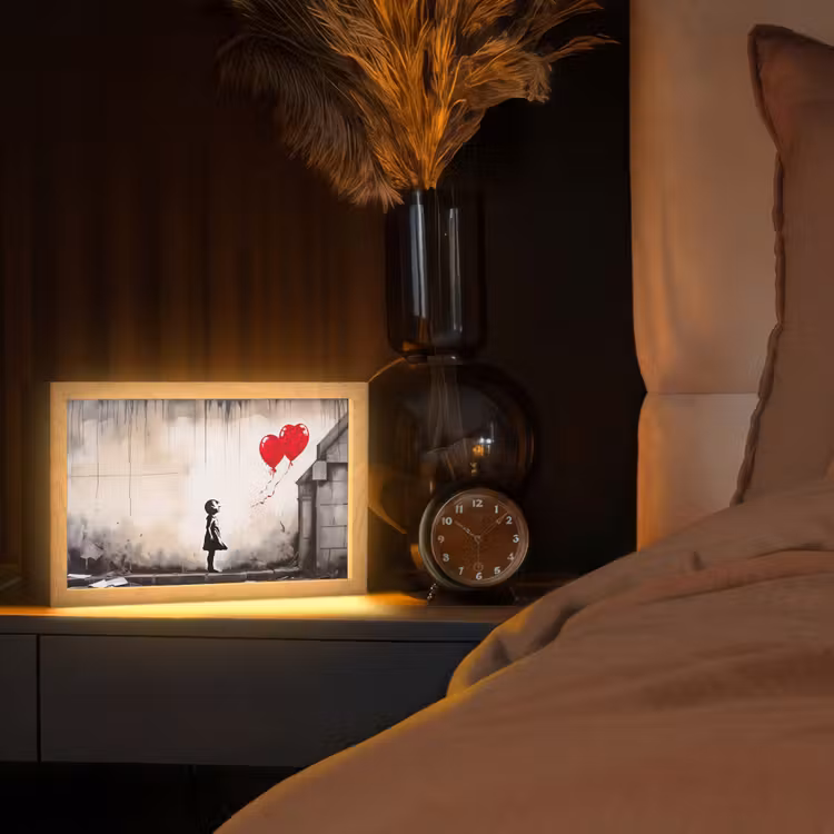 Kunst - Meisje - Ballonnen - Hart - Grijs Light Box met kabel (Tafellamp) klein -sfeer1